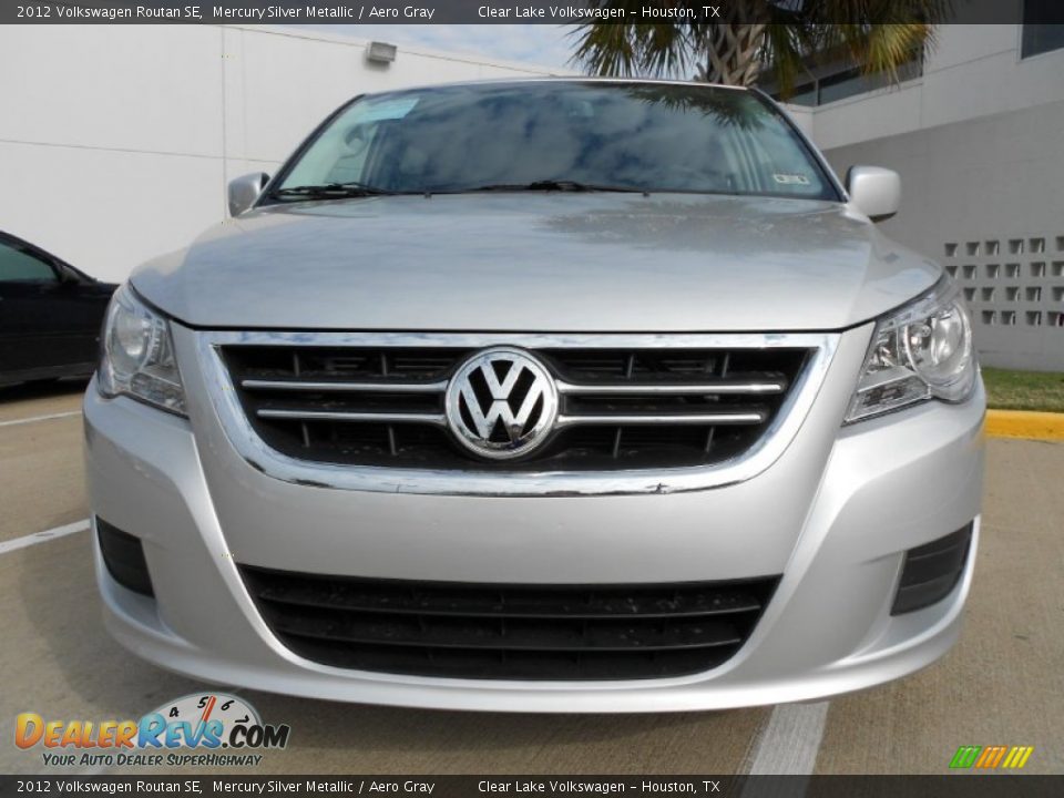 2012 Volkswagen Routan SE Mercury Silver Metallic / Aero Gray Photo #2