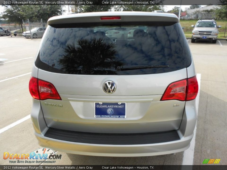 2012 Volkswagen Routan SE Mercury Silver Metallic / Aero Gray Photo #6