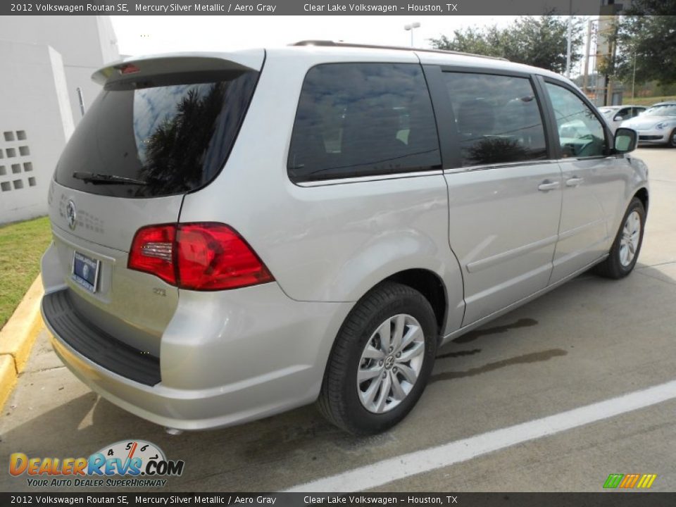 2012 Volkswagen Routan SE Mercury Silver Metallic / Aero Gray Photo #7