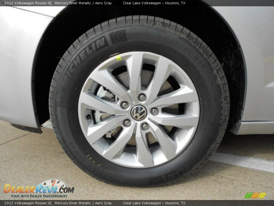 2012 Volkswagen Routan SE Mercury Silver Metallic / Aero Gray Photo #9
