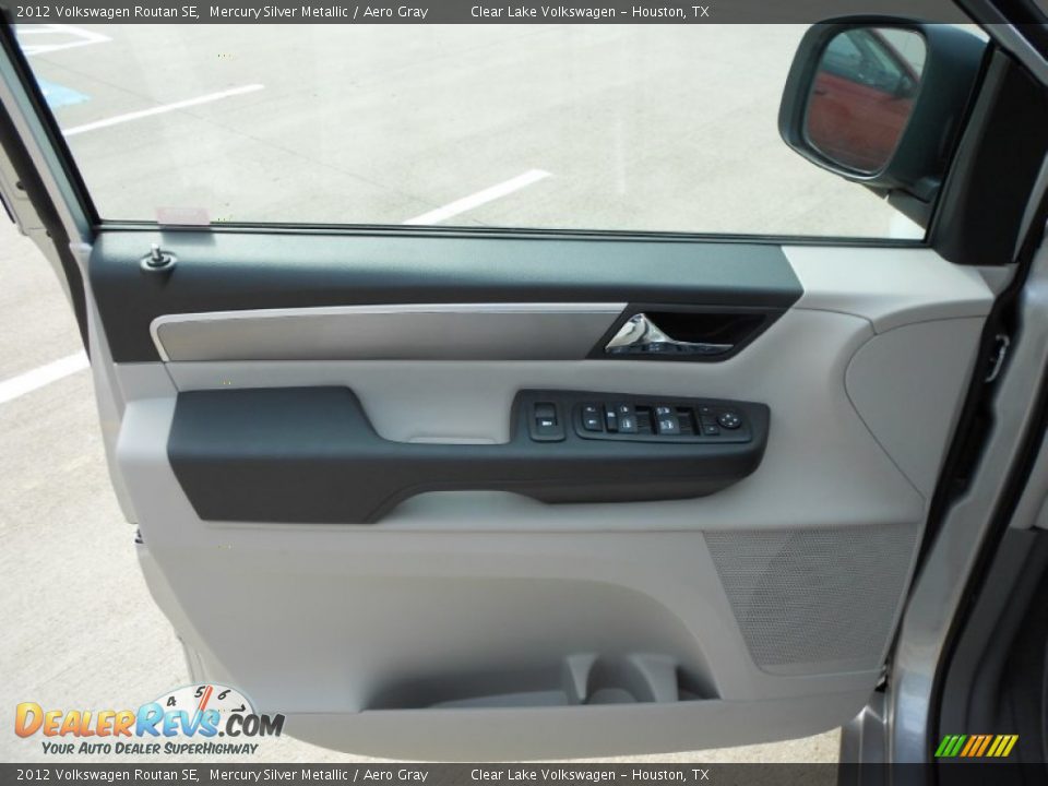 2012 Volkswagen Routan SE Mercury Silver Metallic / Aero Gray Photo #10