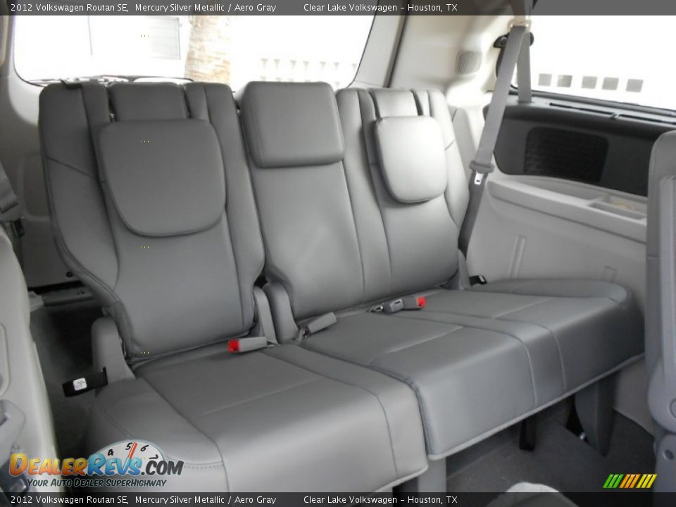 2012 Volkswagen Routan SE Mercury Silver Metallic / Aero Gray Photo #15