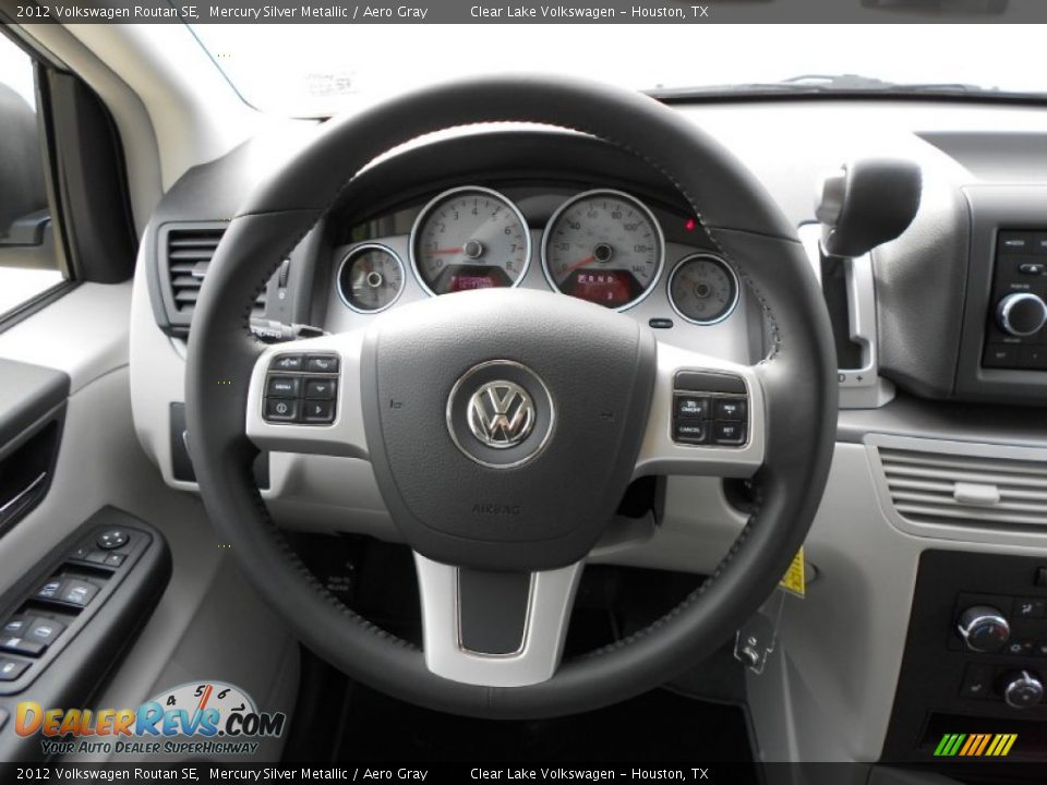 2012 Volkswagen Routan SE Mercury Silver Metallic / Aero Gray Photo #18