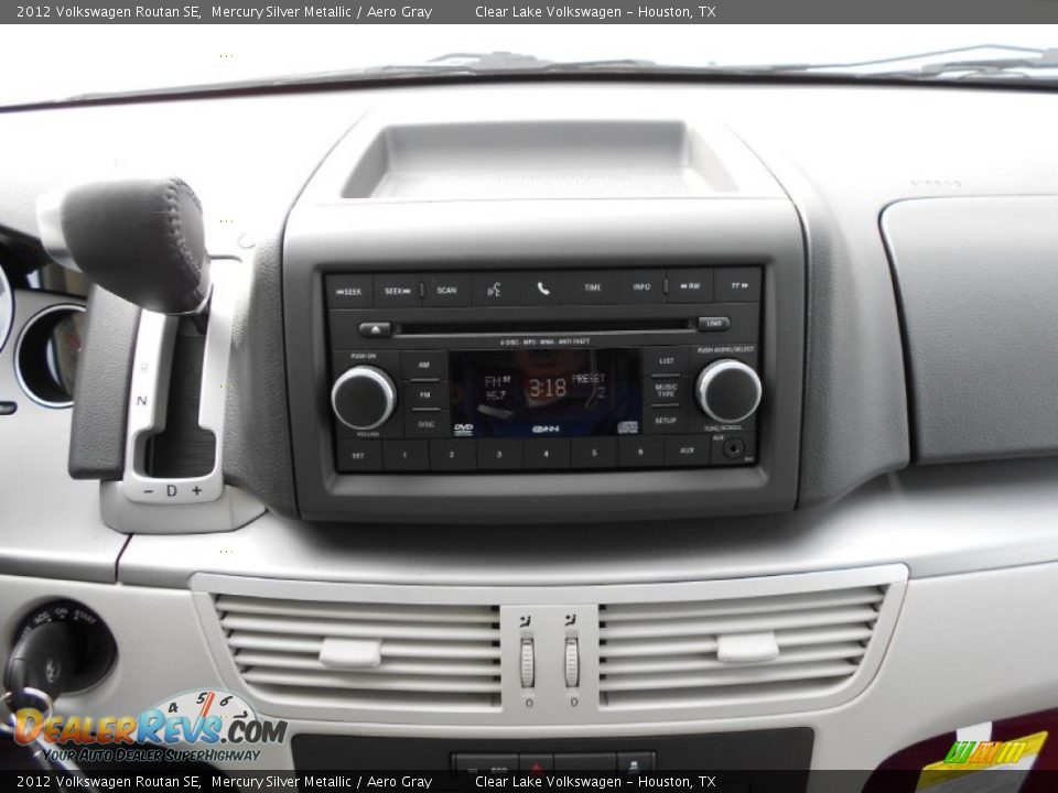 2012 Volkswagen Routan SE Mercury Silver Metallic / Aero Gray Photo #19