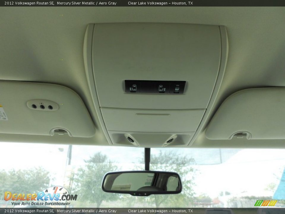 2012 Volkswagen Routan SE Mercury Silver Metallic / Aero Gray Photo #21