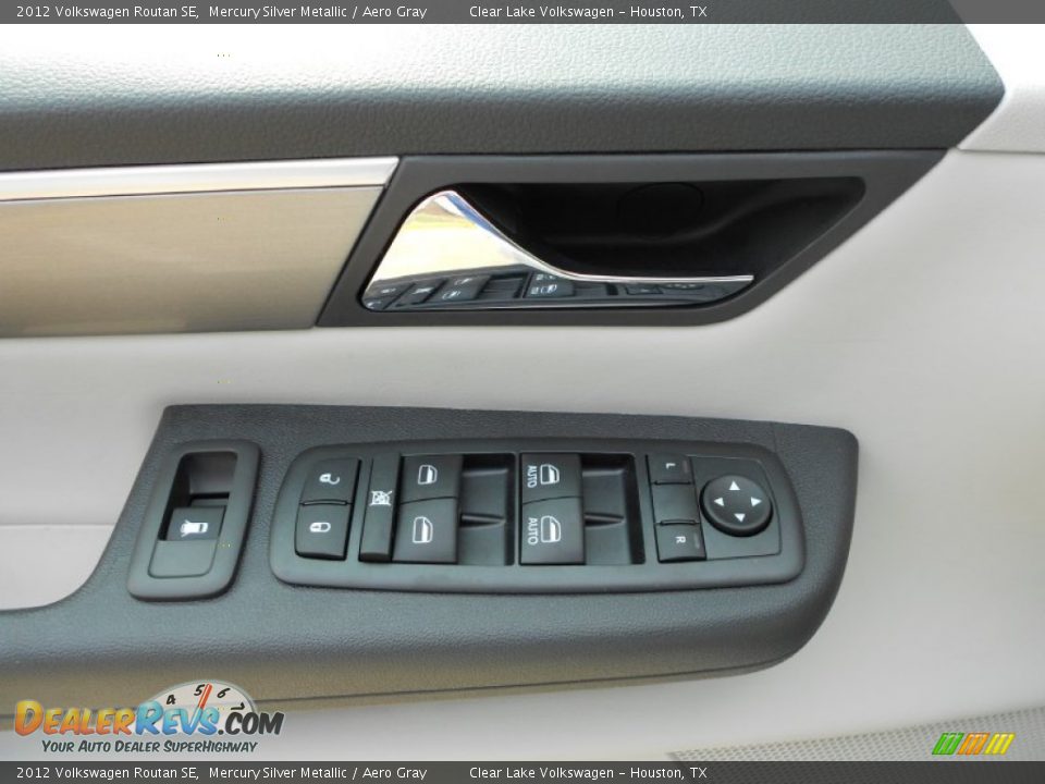 2012 Volkswagen Routan SE Mercury Silver Metallic / Aero Gray Photo #23