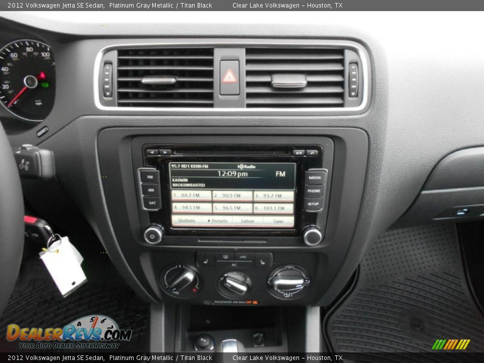 2012 Volkswagen Jetta SE Sedan Platinum Gray Metallic / Titan Black Photo #17