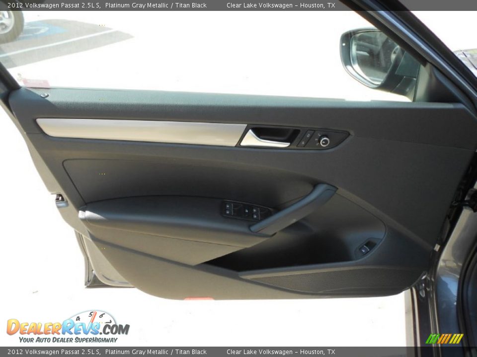 2012 Volkswagen Passat 2.5L S Platinum Gray Metallic / Titan Black Photo #10