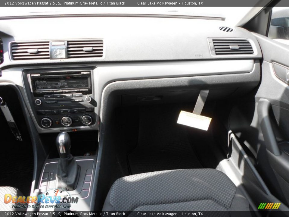2012 Volkswagen Passat 2.5L S Platinum Gray Metallic / Titan Black Photo #15