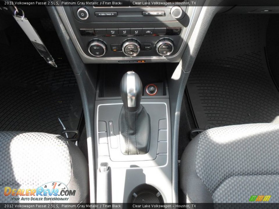 2012 Volkswagen Passat 2.5L S Platinum Gray Metallic / Titan Black Photo #18