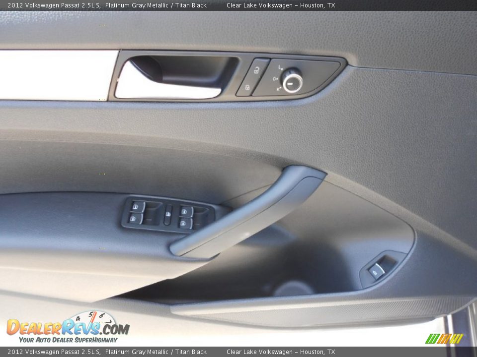 2012 Volkswagen Passat 2.5L S Platinum Gray Metallic / Titan Black Photo #20