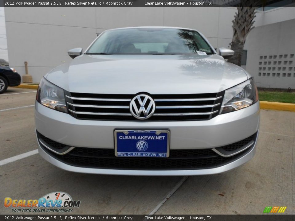 2012 Volkswagen Passat 2.5L S Reflex Silver Metallic / Moonrock Gray Photo #2