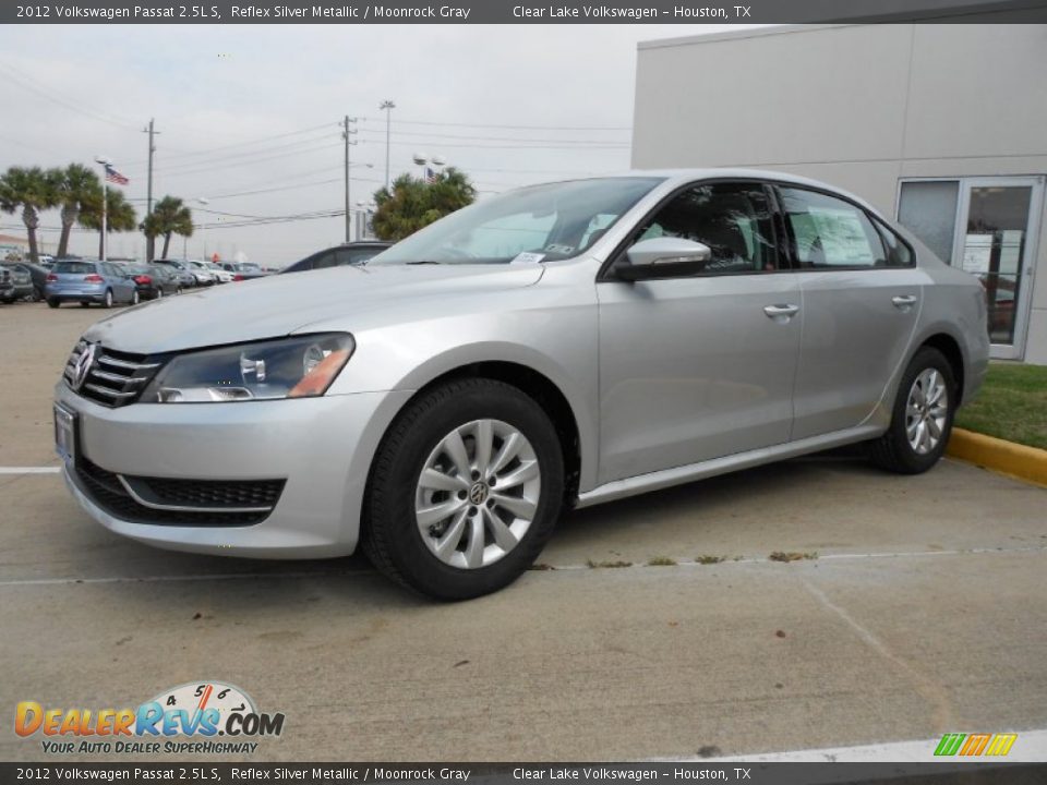 2012 Volkswagen Passat 2.5L S Reflex Silver Metallic / Moonrock Gray Photo #3