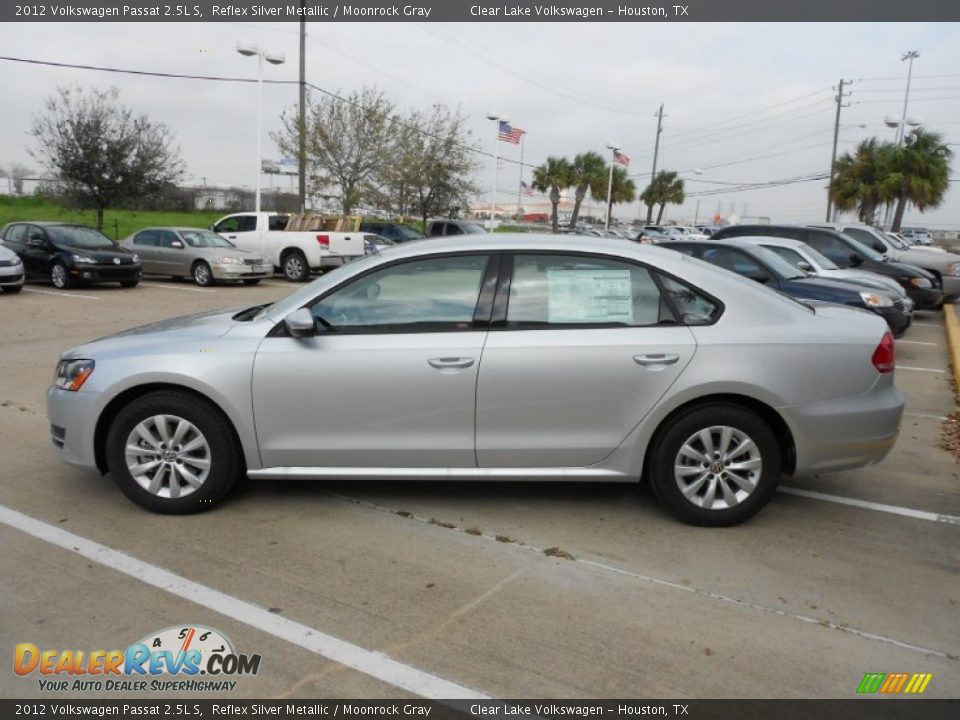 2012 Volkswagen Passat 2.5L S Reflex Silver Metallic / Moonrock Gray Photo #4