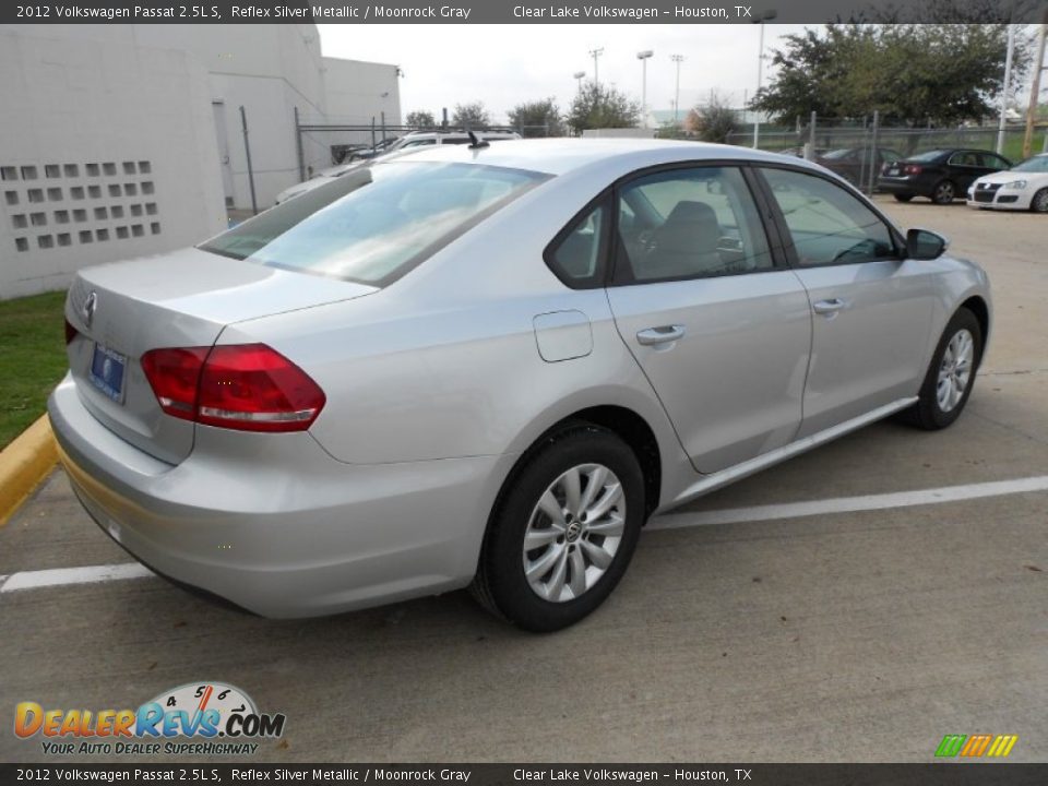 2012 Volkswagen Passat 2.5L S Reflex Silver Metallic / Moonrock Gray Photo #6