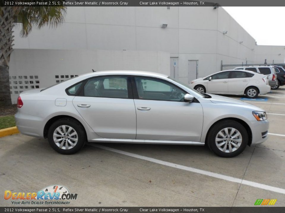 2012 Volkswagen Passat 2.5L S Reflex Silver Metallic / Moonrock Gray Photo #7