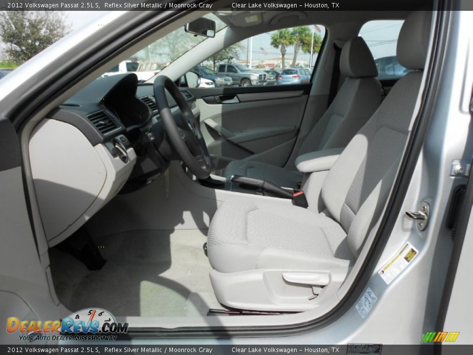 2012 Volkswagen Passat 2.5L S Reflex Silver Metallic / Moonrock Gray Photo #10