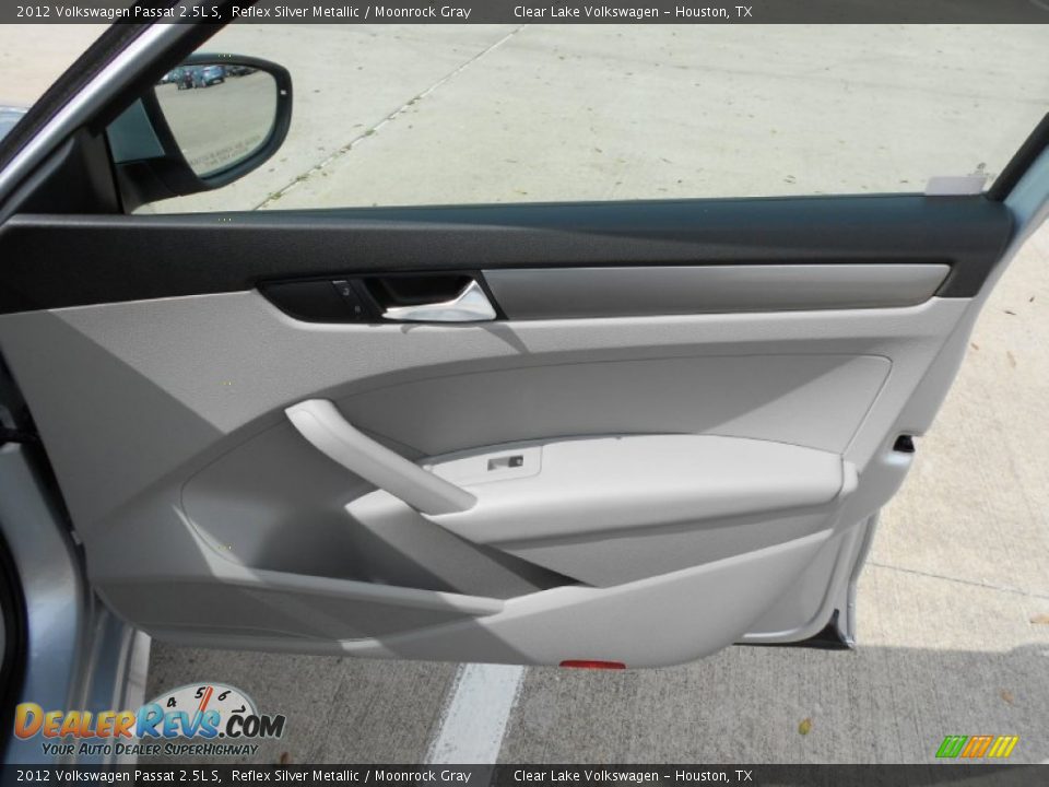 2012 Volkswagen Passat 2.5L S Reflex Silver Metallic / Moonrock Gray Photo #11