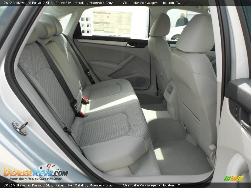 2012 Volkswagen Passat 2.5L S Reflex Silver Metallic / Moonrock Gray Photo #13