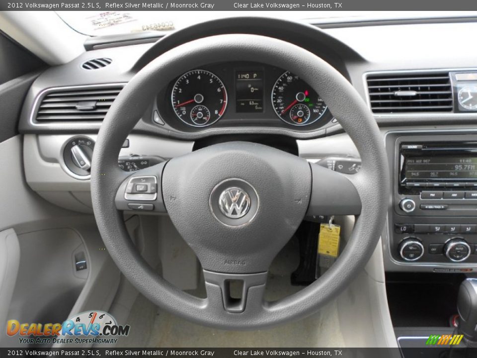 2012 Volkswagen Passat 2.5L S Reflex Silver Metallic / Moonrock Gray Photo #15