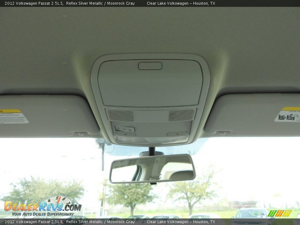 2012 Volkswagen Passat 2.5L S Reflex Silver Metallic / Moonrock Gray Photo #18