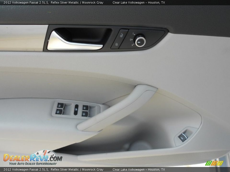 2012 Volkswagen Passat 2.5L S Reflex Silver Metallic / Moonrock Gray Photo #19