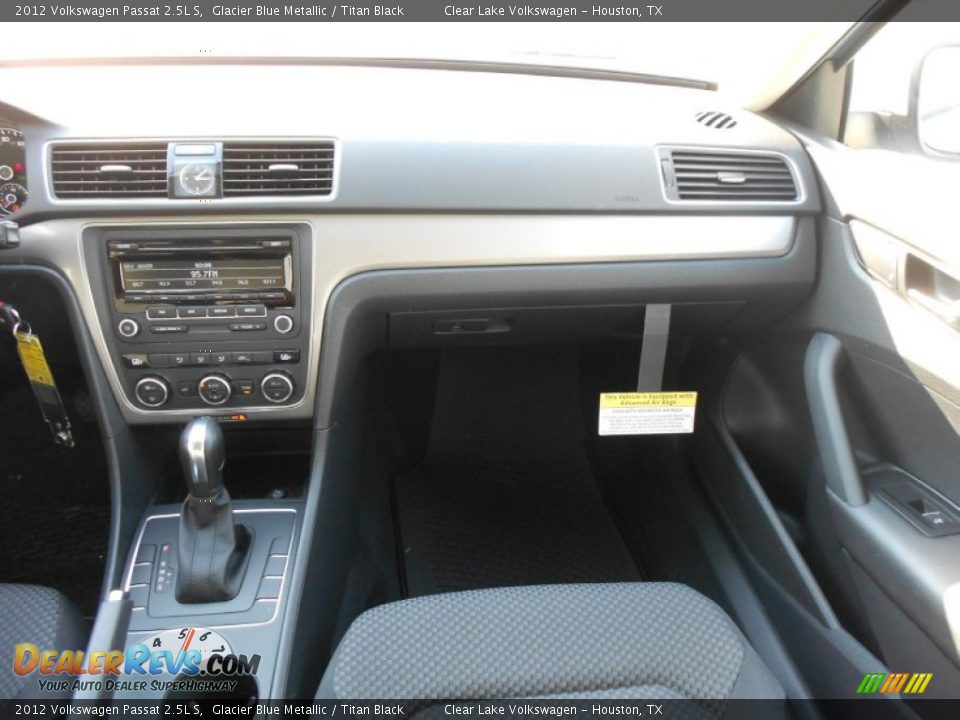 2012 Volkswagen Passat 2.5L S Glacier Blue Metallic / Titan Black Photo #14