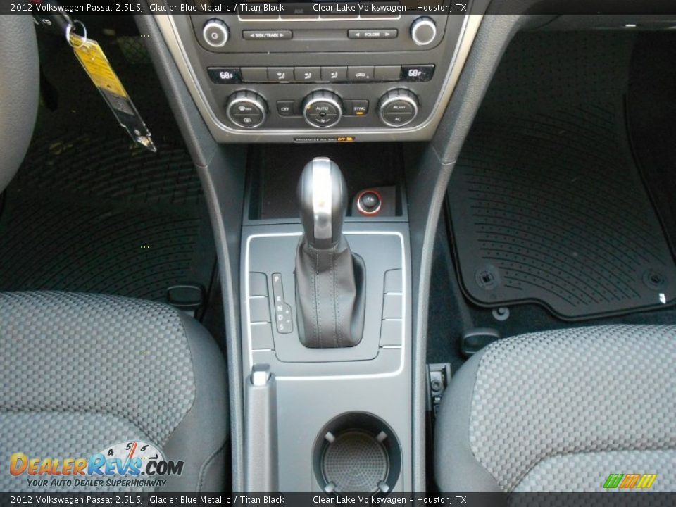 2012 Volkswagen Passat 2.5L S Glacier Blue Metallic / Titan Black Photo #17