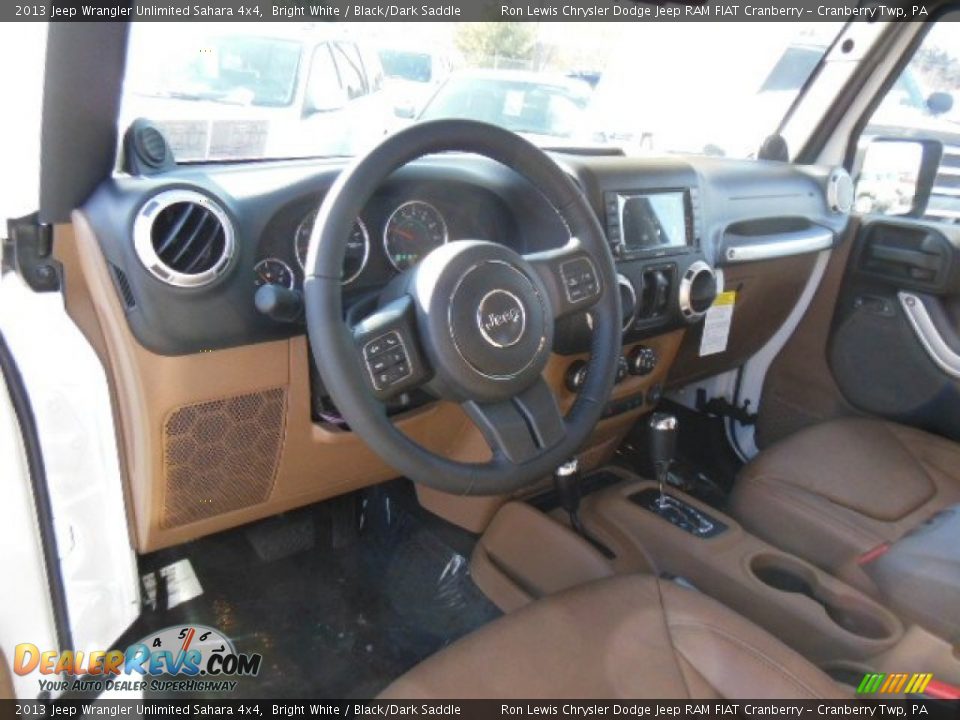 2013 Jeep Wrangler Unlimited Sahara 4x4 Bright White / Black/Dark Saddle Photo #10