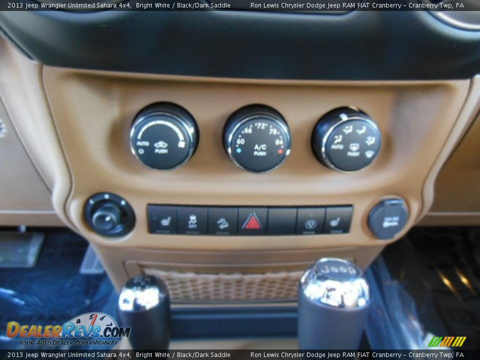 2013 Jeep Wrangler Unlimited Sahara 4x4 Bright White / Black/Dark Saddle Photo #17