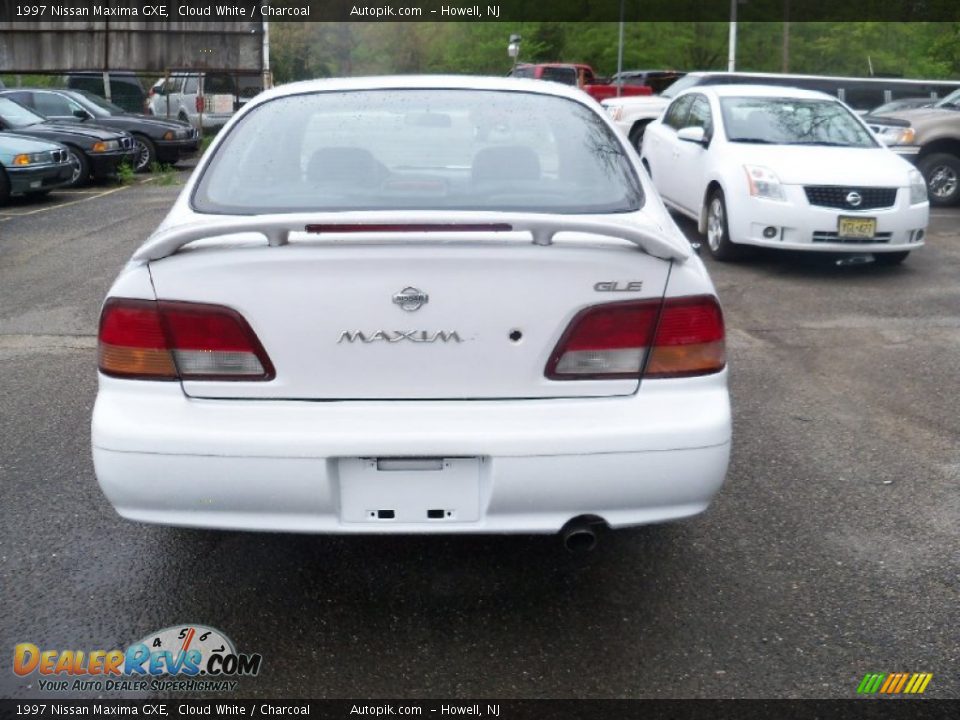 1997 Nissan Maxima GXE Cloud White / Charcoal Photo #5