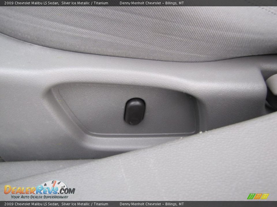 2009 Chevrolet Malibu LS Sedan Silver Ice Metallic / Titanium Photo #14