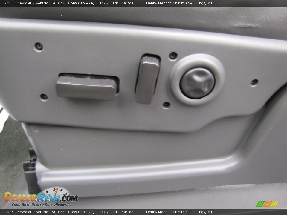 Controls of 2005 Chevrolet Silverado 1500 Z71 Crew Cab 4x4 Photo #17
