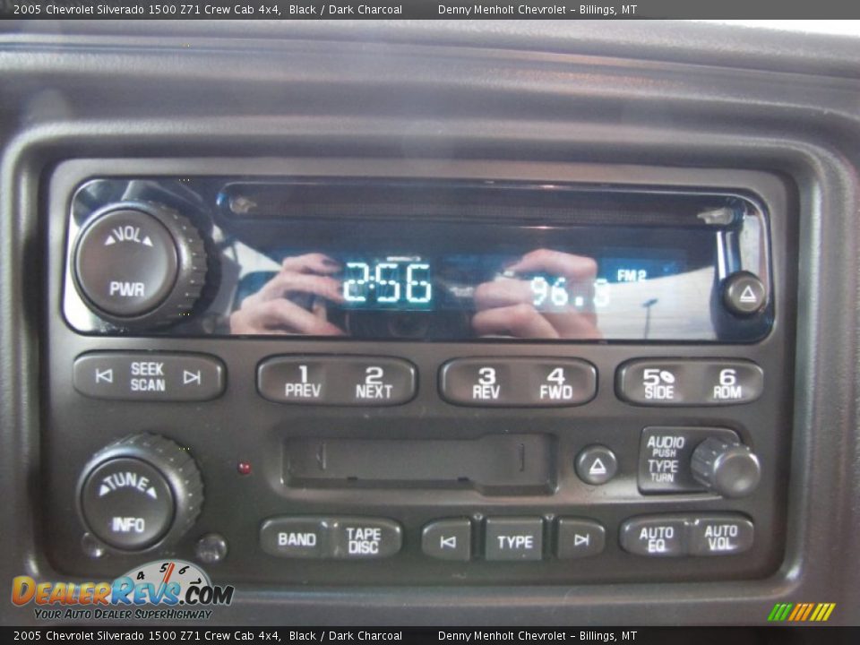 Audio System of 2005 Chevrolet Silverado 1500 Z71 Crew Cab 4x4 Photo #22