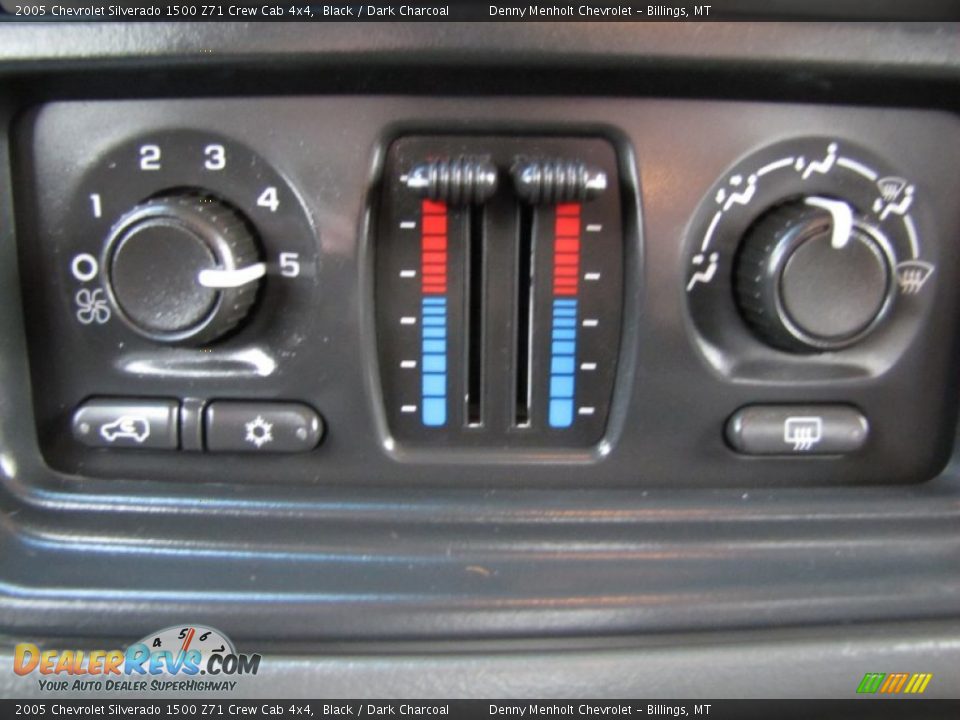 Controls of 2005 Chevrolet Silverado 1500 Z71 Crew Cab 4x4 Photo #24