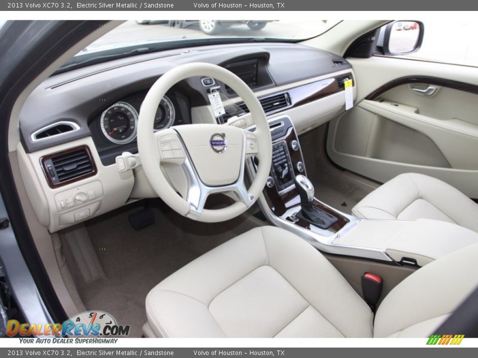Sandstone Interior - 2013 Volvo XC70 3.2 Photo #10