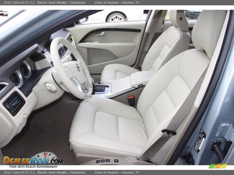 Front Seat of 2013 Volvo XC70 3.2 Photo #11