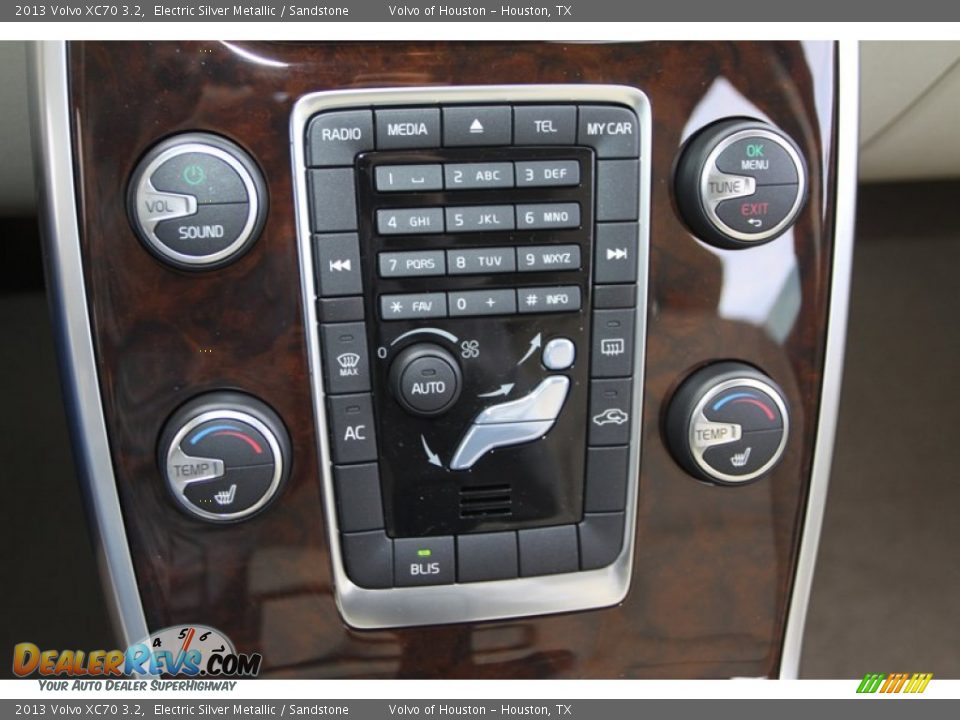 Controls of 2013 Volvo XC70 3.2 Photo #21