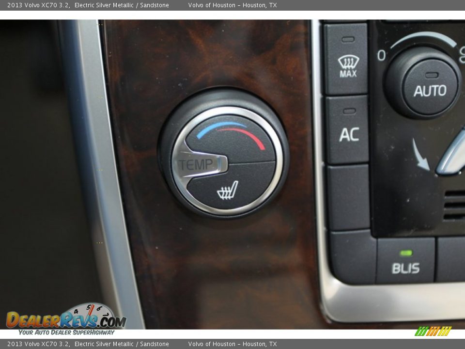 Controls of 2013 Volvo XC70 3.2 Photo #22