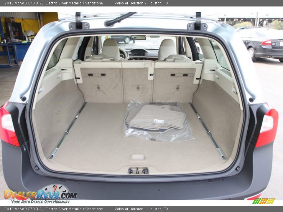 2013 Volvo XC70 3.2 Trunk Photo #23