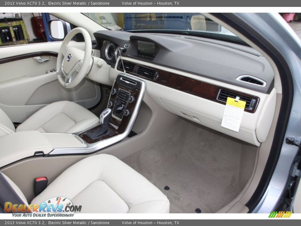 Dashboard of 2013 Volvo XC70 3.2 Photo #26