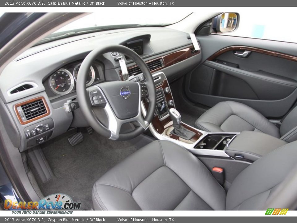 Off Black Interior - 2013 Volvo XC70 3.2 Photo #12