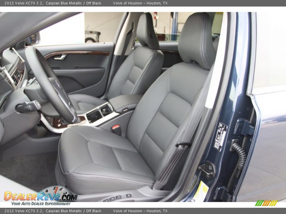 Front Seat of 2013 Volvo XC70 3.2 Photo #13