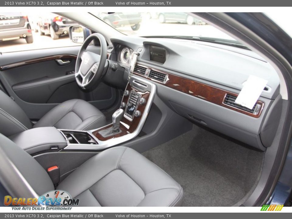 Off Black Interior - 2013 Volvo XC70 3.2 Photo #27