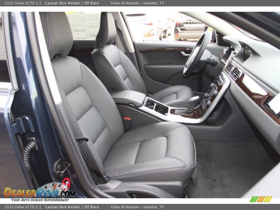 Front Seat of 2013 Volvo XC70 3.2 Photo #28
