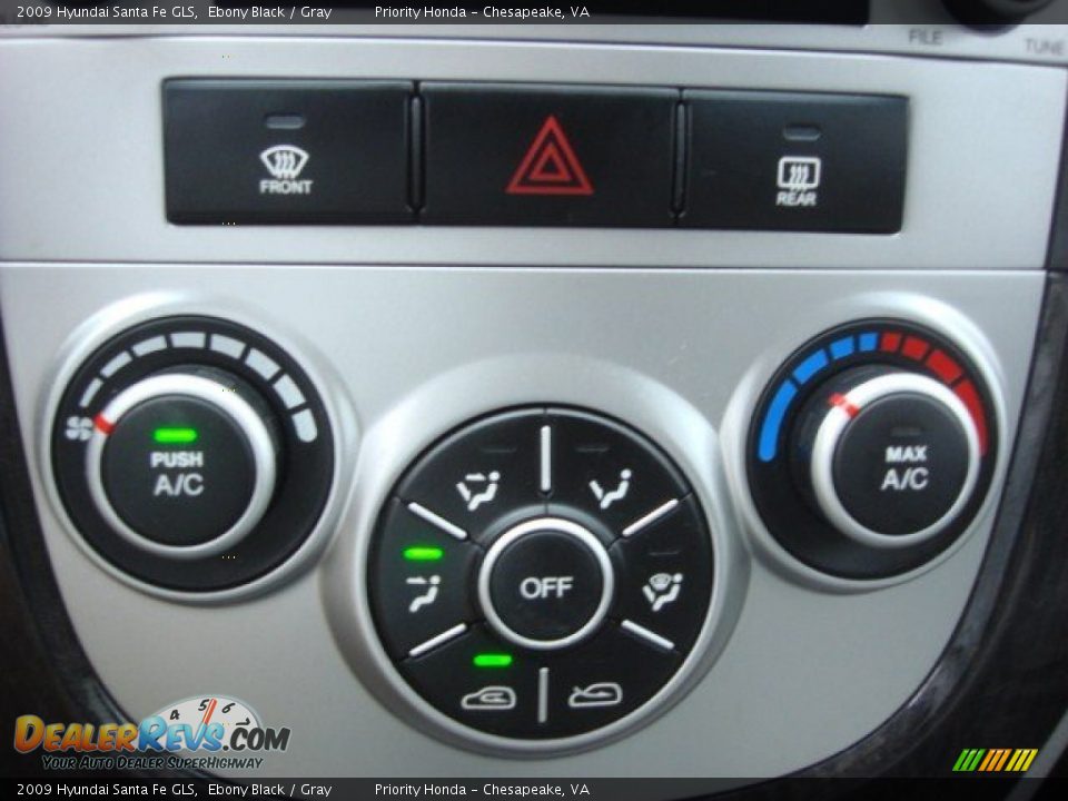 Controls of 2009 Hyundai Santa Fe GLS Photo #15