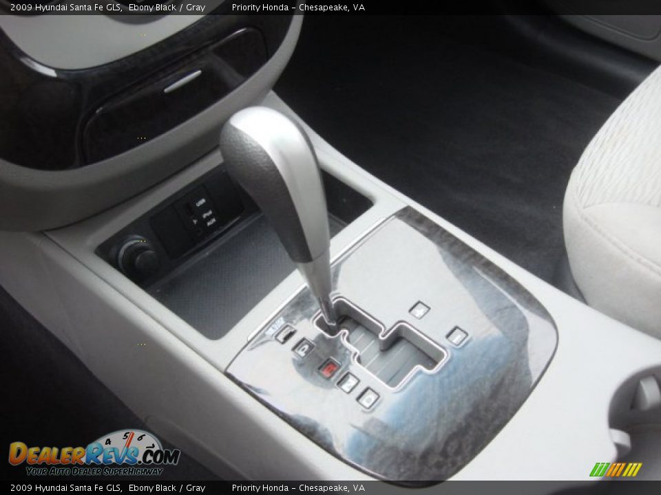 2009 Hyundai Santa Fe GLS Shifter Photo #17