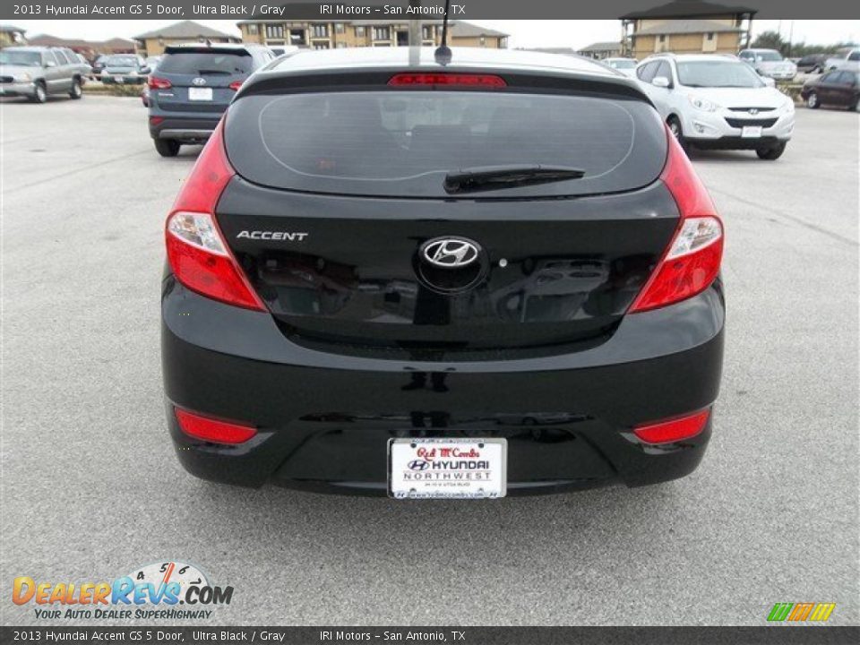 2013 Hyundai Accent GS 5 Door Ultra Black / Gray Photo #4