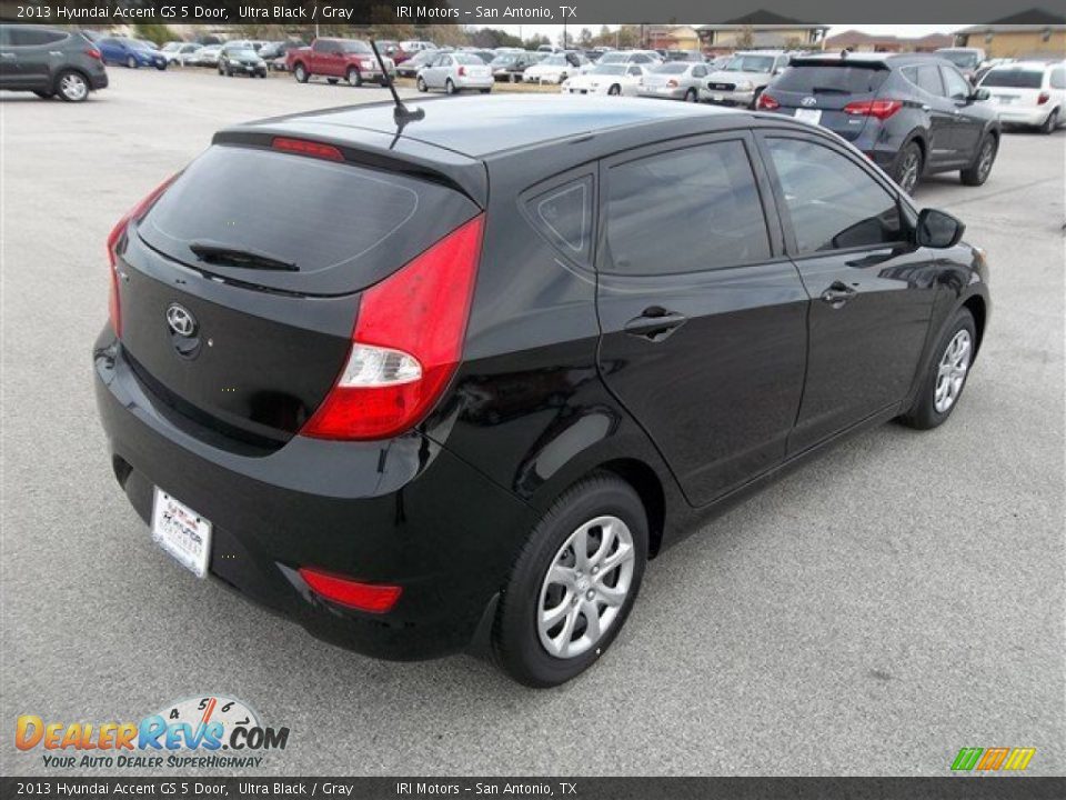 2013 Hyundai Accent GS 5 Door Ultra Black / Gray Photo #5