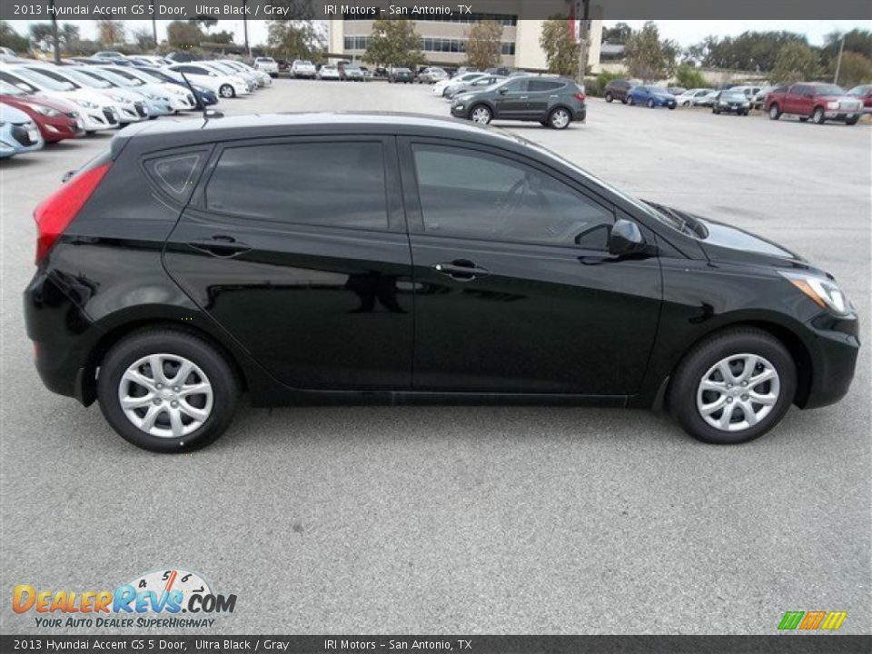 2013 Hyundai Accent GS 5 Door Ultra Black / Gray Photo #6